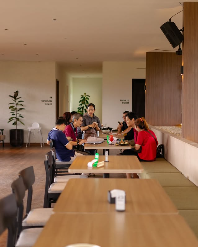 Area Indoor Magnolia Coffee